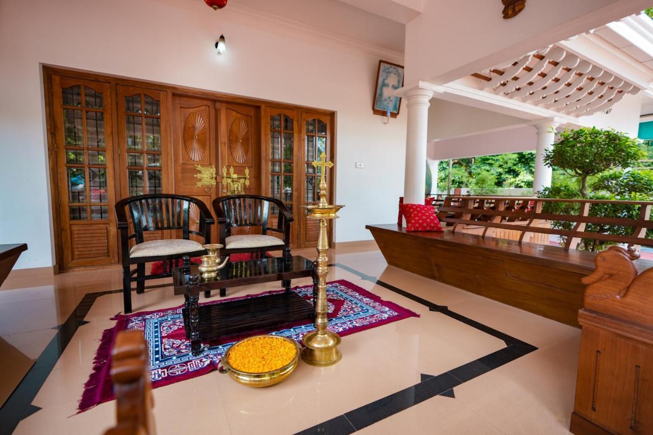Parudeesa - Heavenly- Luxurious Palace Look-Near Cbd - Kerala - India With Breakfast Kāladi المظهر الخارجي الصورة
